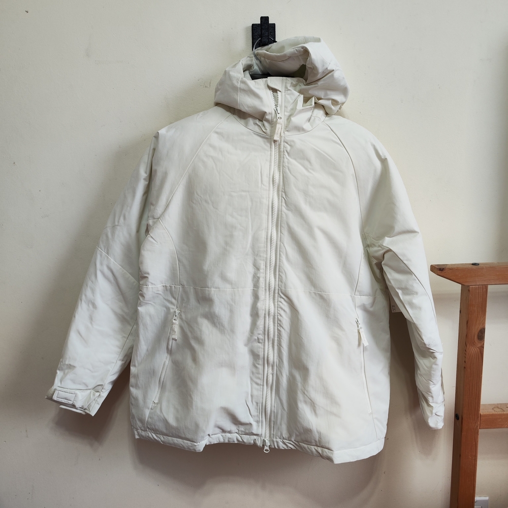 Amazon Essentials Water-Resistant Insulated Snow Jacket With Hood